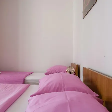 Marko アパート マカルスカ